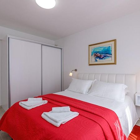 Apartments Lavizatic Porec Bagian luar foto