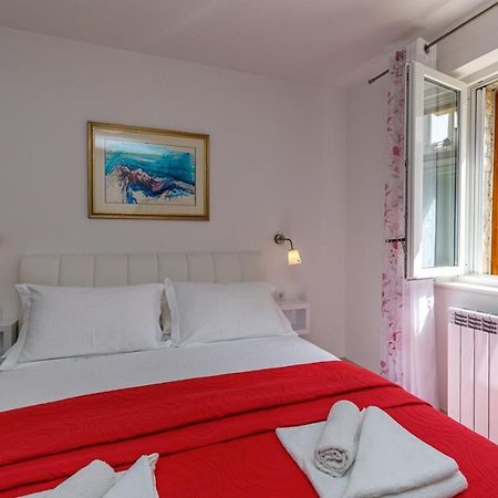 Apartments Lavizatic Porec Bagian luar foto