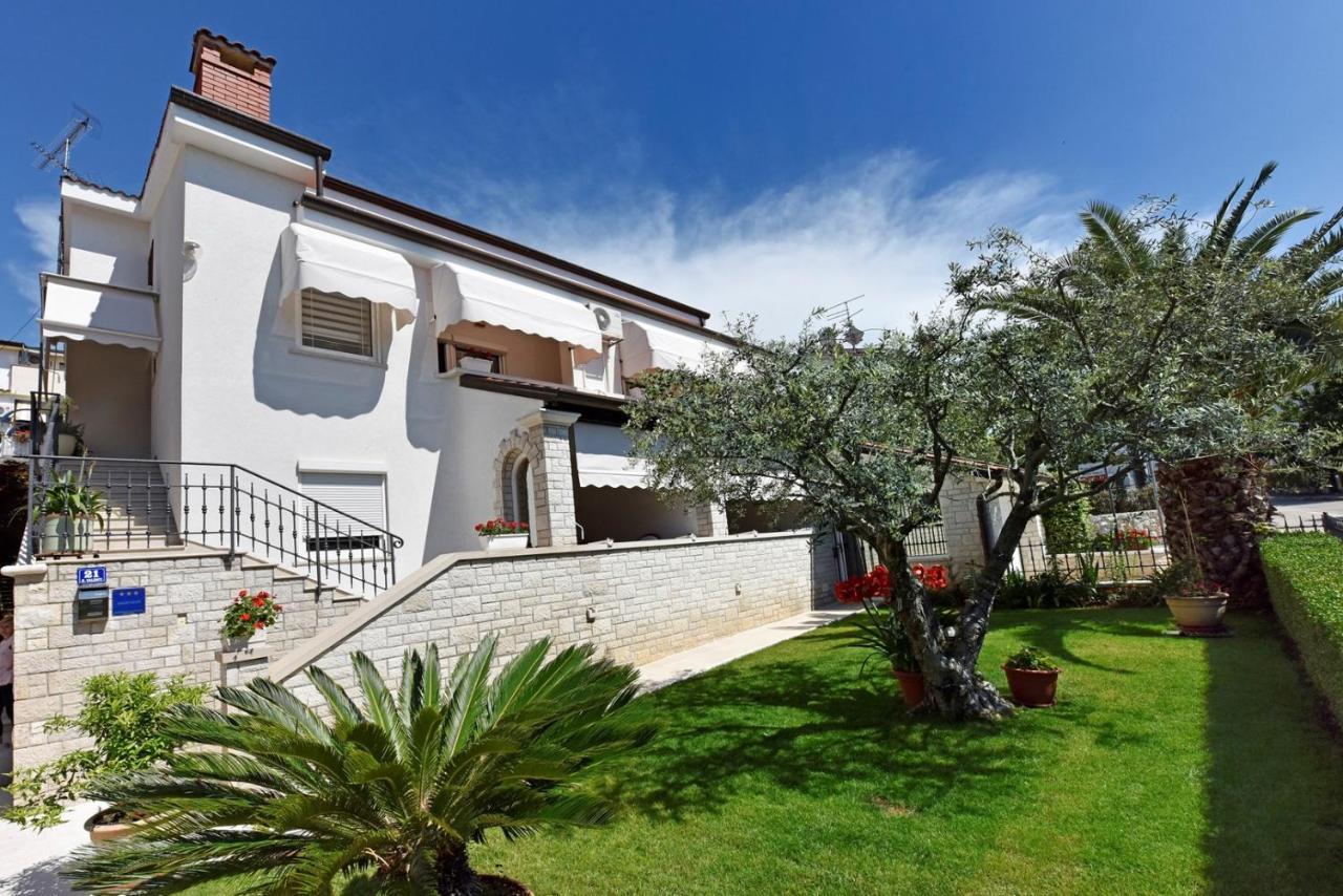 Apartments Lavizatic Porec Bagian luar foto