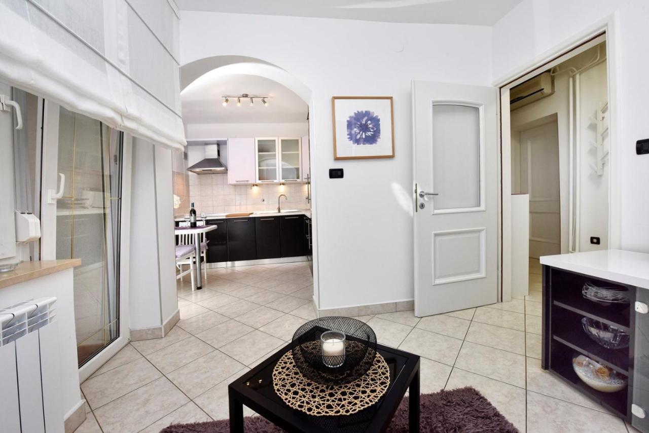 Apartments Lavizatic Porec Bagian luar foto