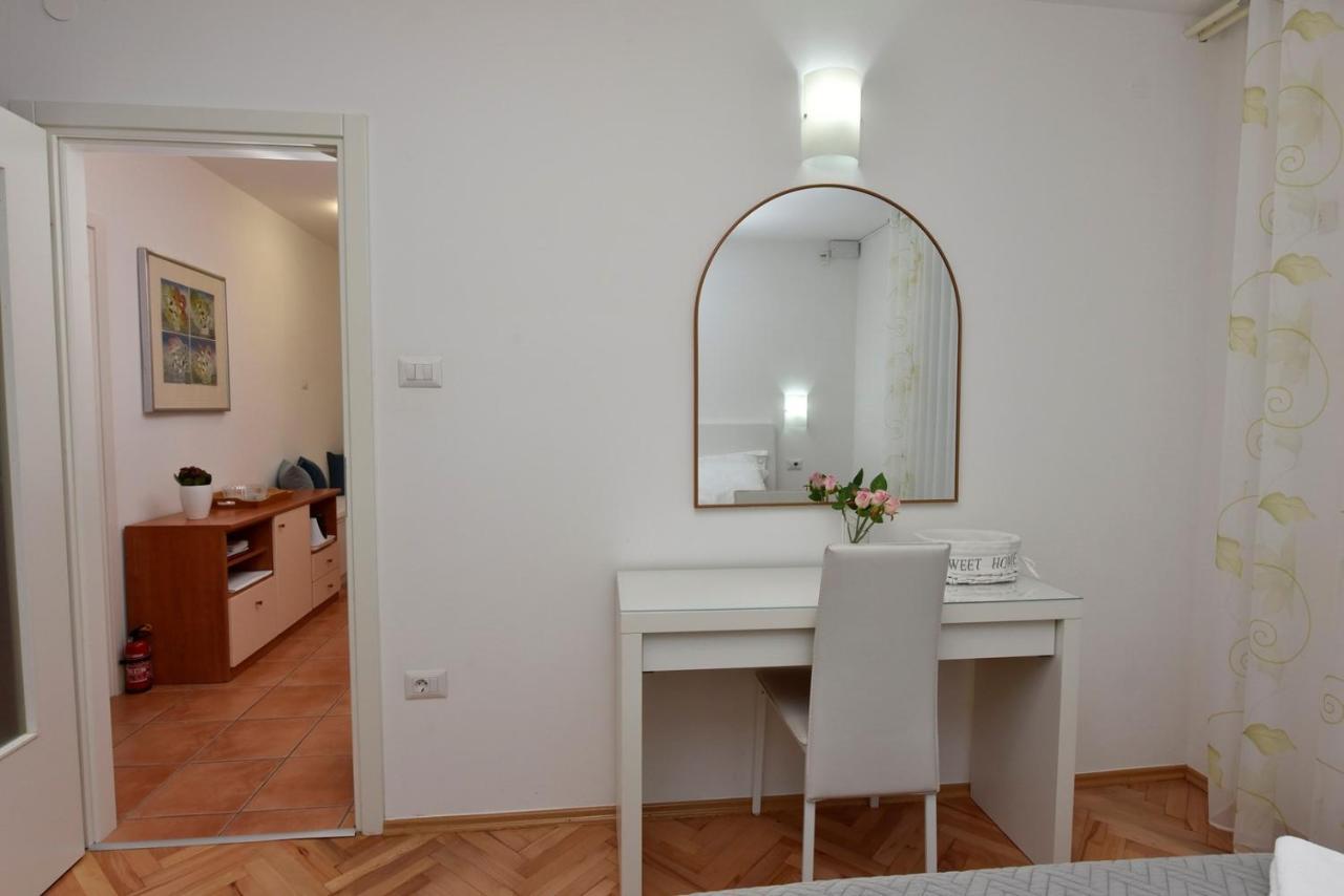 Apartments Lavizatic Porec Bagian luar foto