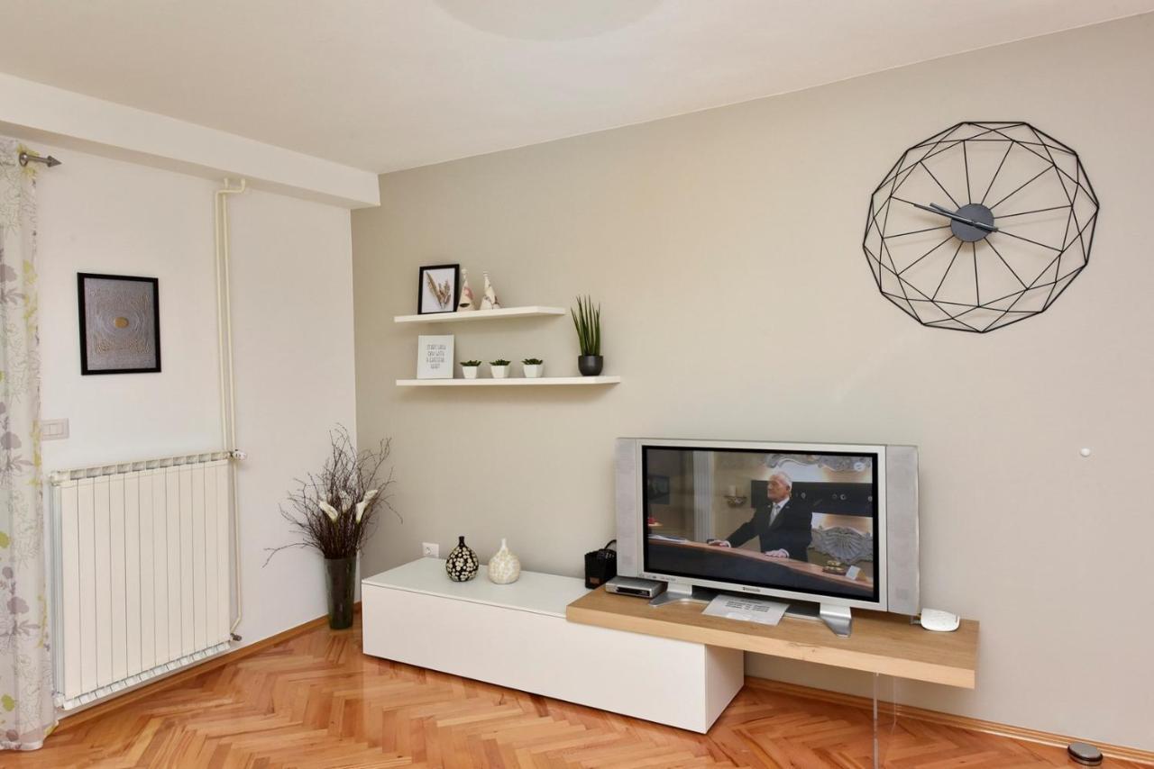 Apartments Lavizatic Porec Bagian luar foto