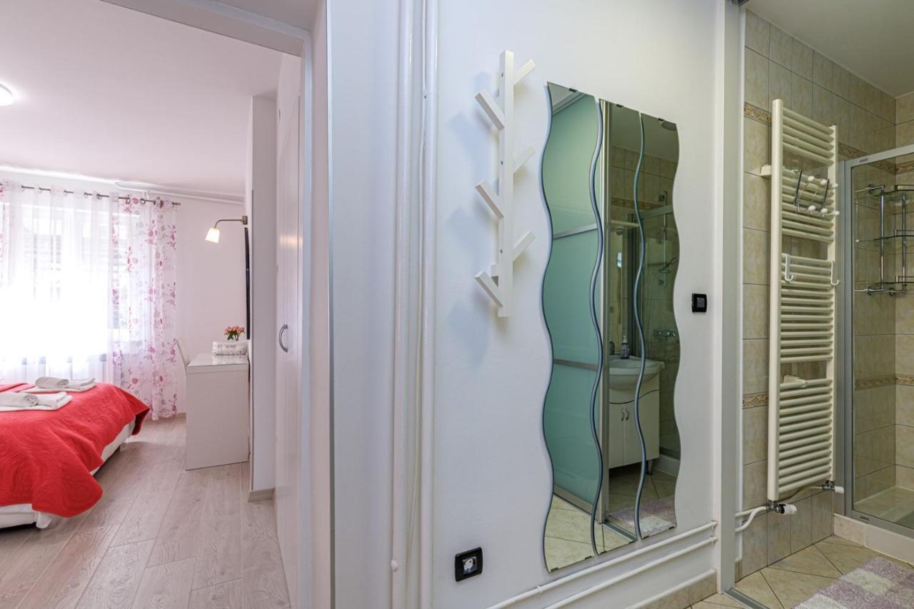 Apartments Lavizatic Porec Bagian luar foto