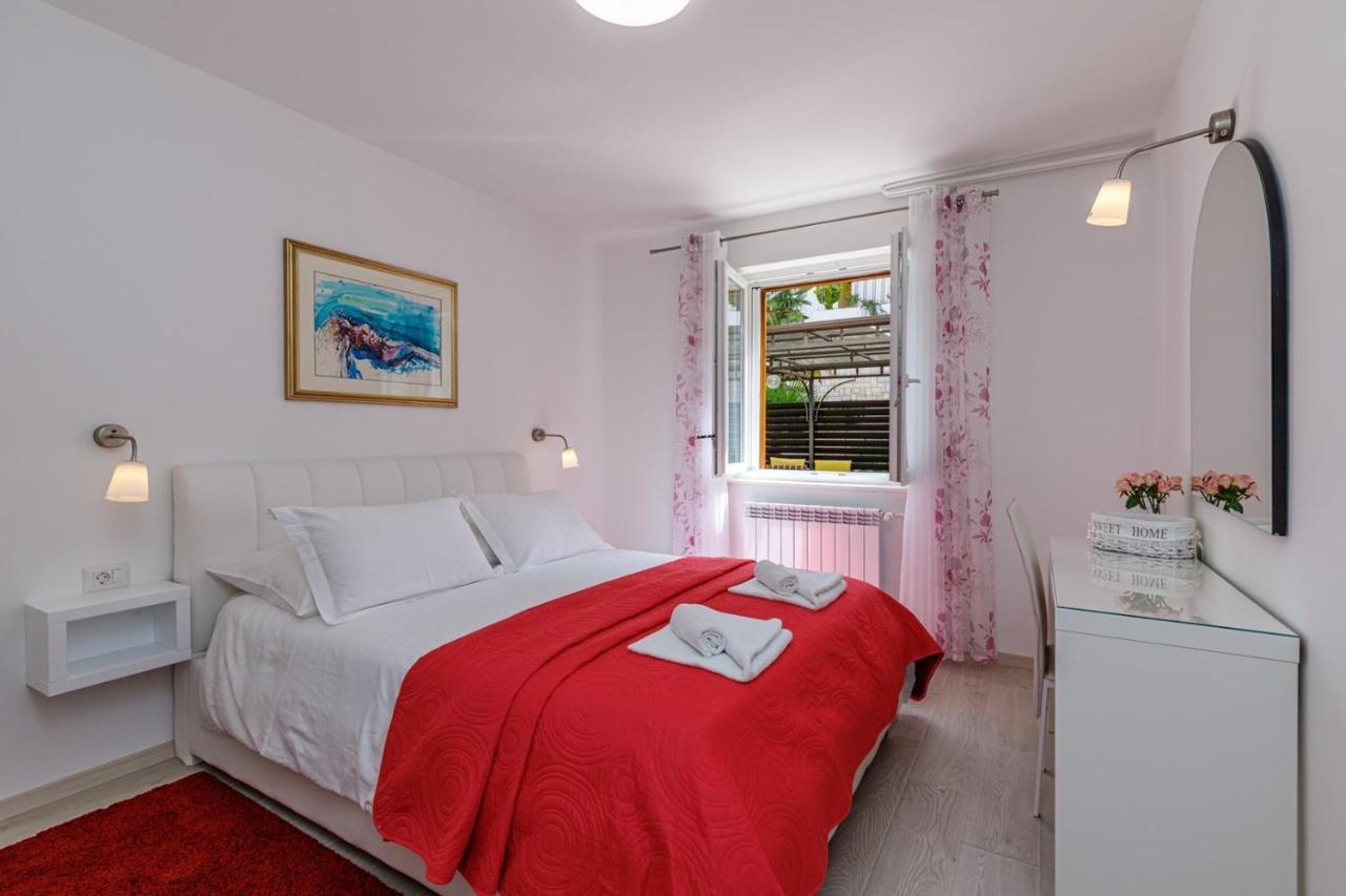 Apartments Lavizatic Porec Bagian luar foto