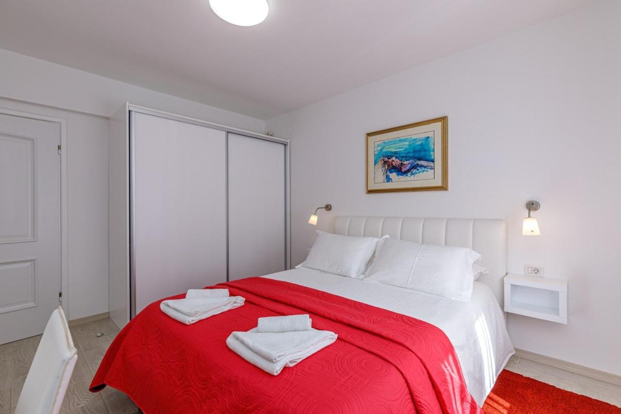Apartments Lavizatic Porec Bagian luar foto
