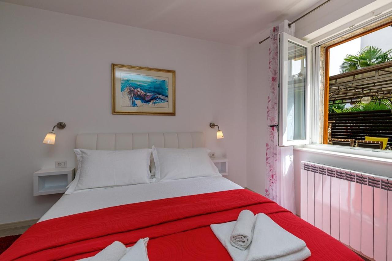 Apartments Lavizatic Porec Bagian luar foto